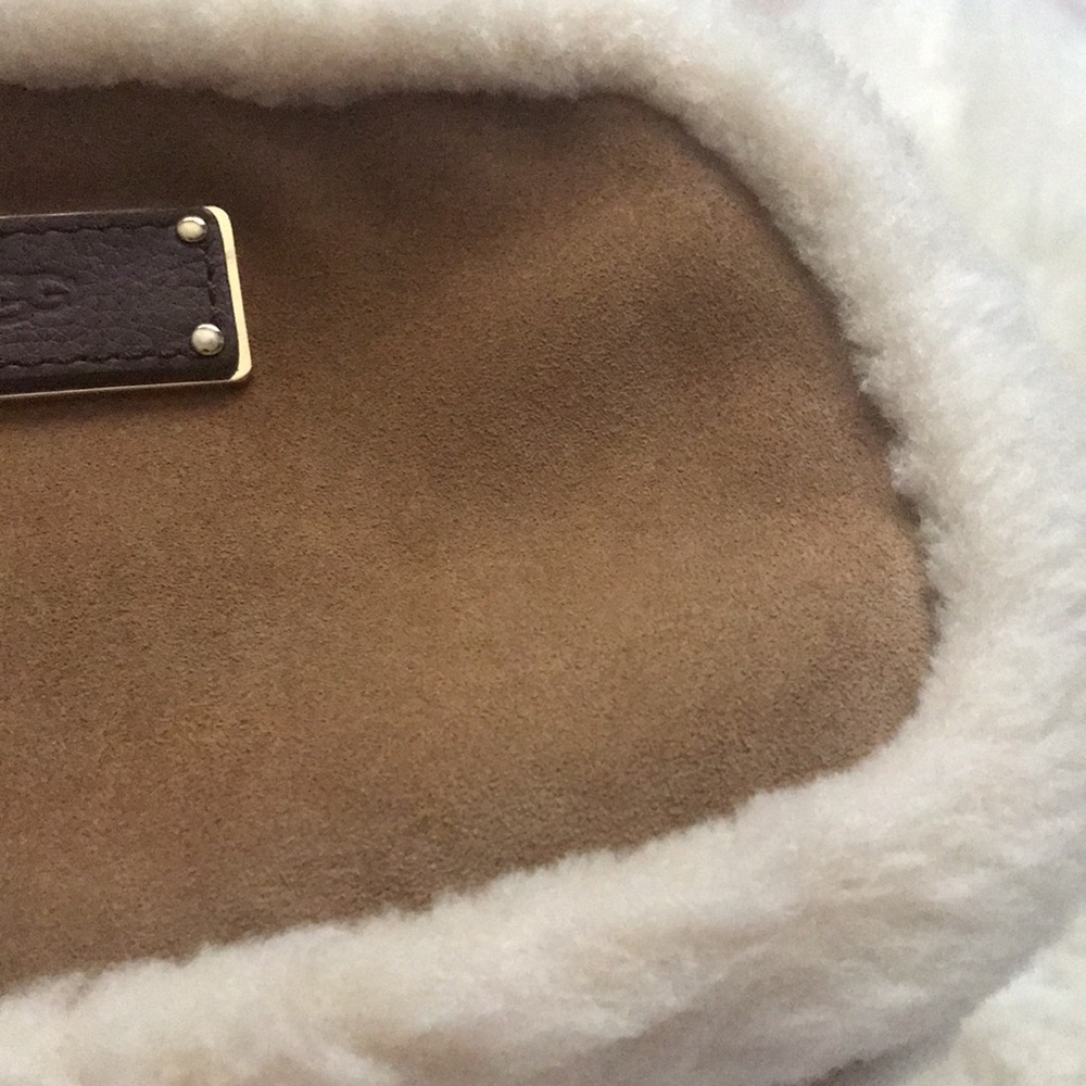 UGG Sheldon Crossbody has tags sheepskin suede 9.5 x 6.. flaws but never used - Picture 10 of 17